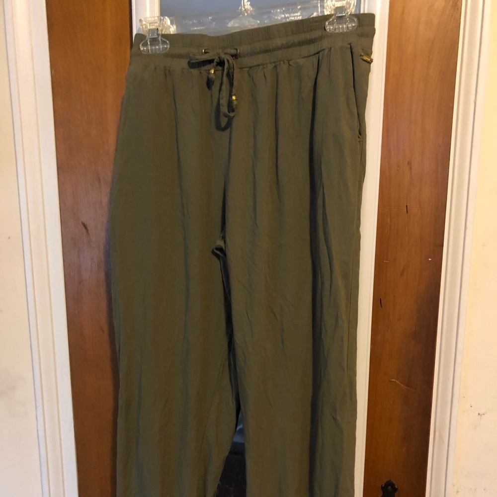 Loose fitting jogger pants